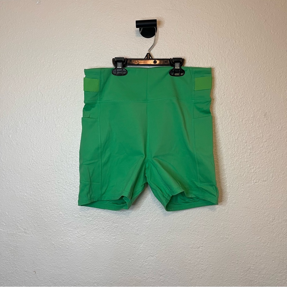 Fabletics Green Athletic Shorts Relaxed Fit 4 inch Inseem